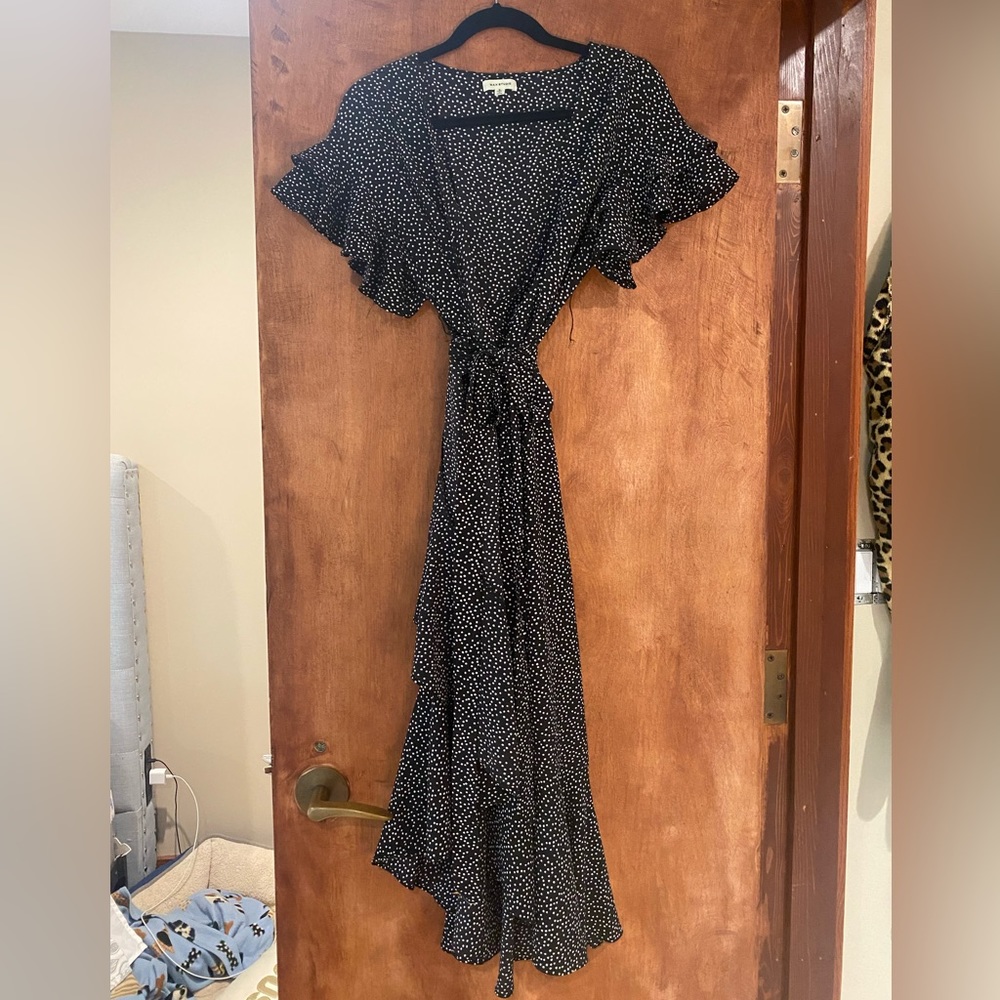 Never been worn max studio, polkadot wrap, dress size small.